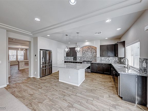 5th image of 10598 Aphrodite St