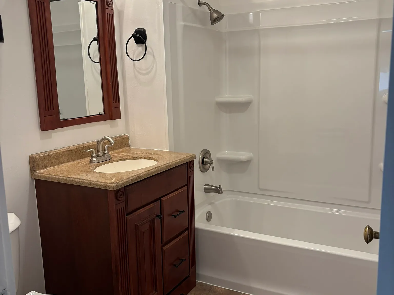 3 bed, 1056 sqft, $2,000 — Photo 3