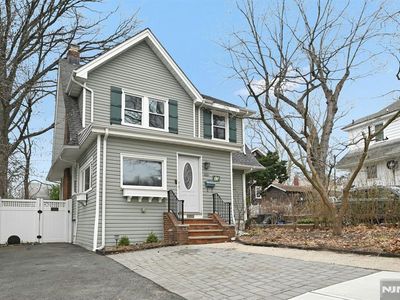 17 Cottage Pl, Leonia, NJ, 07605