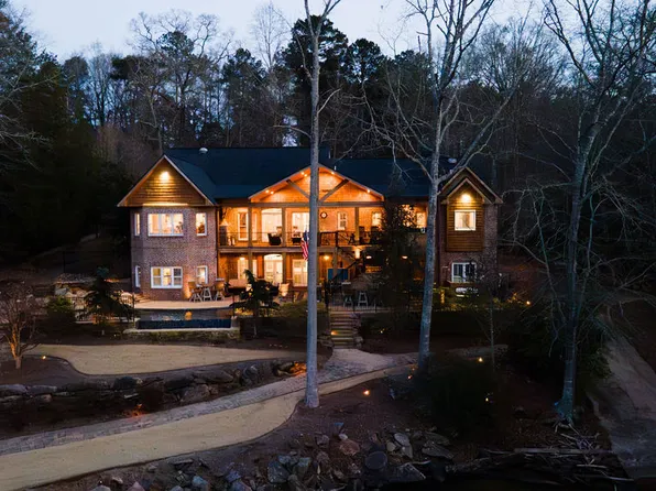 139 Lake Pines Cir, Jackson, GA 30233