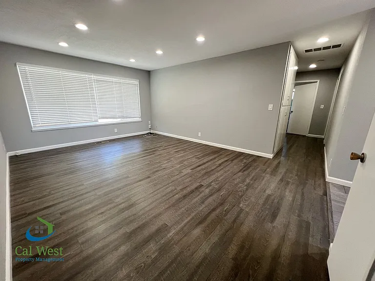 1567 Oriole Ave — Photo 3