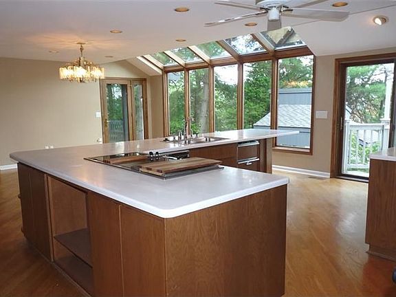 3rd image of 862 Rosewood Dr
