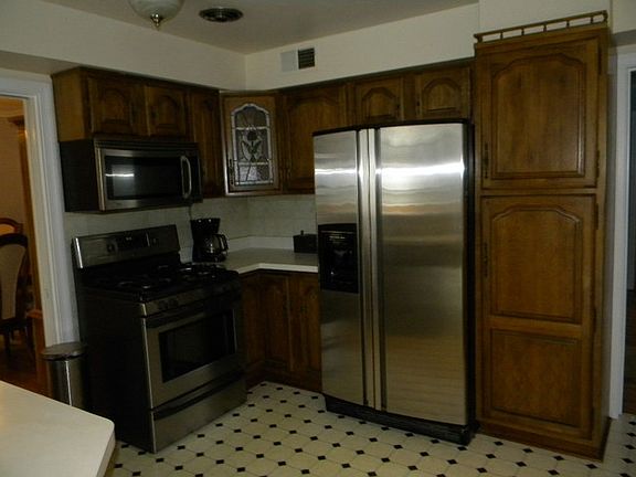 5th image of 1737 N 77th Ave