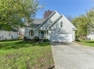 8733 Coach Wood Ct, Charlotte, NC 28216