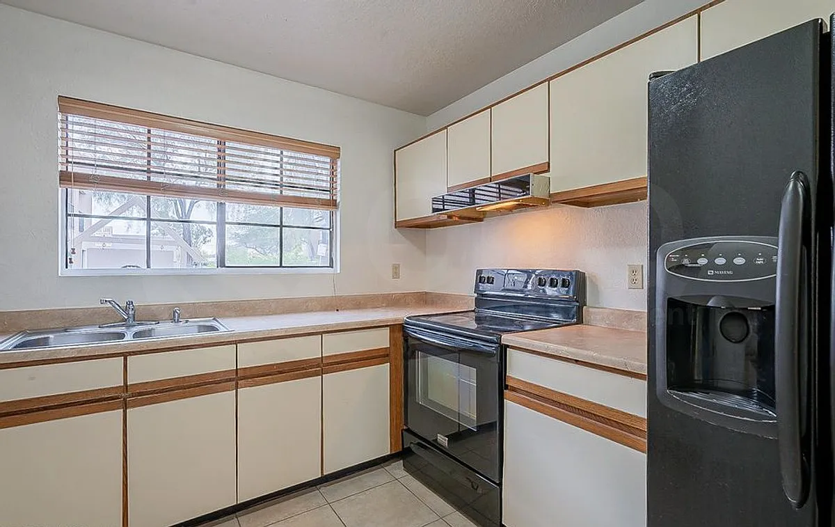 3 bed, 2.0 bath, 1234 sqft, $1,599 — Photo 3