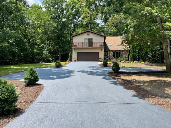 2913 Woodcliff Dr, Marengo, IL 60152