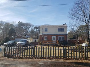 190 Van Buren St, Mastic, NY 11950