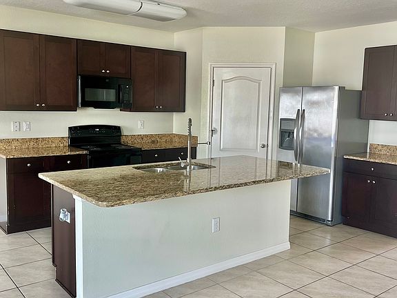 3rd image of 1911 Green Dragon Dr