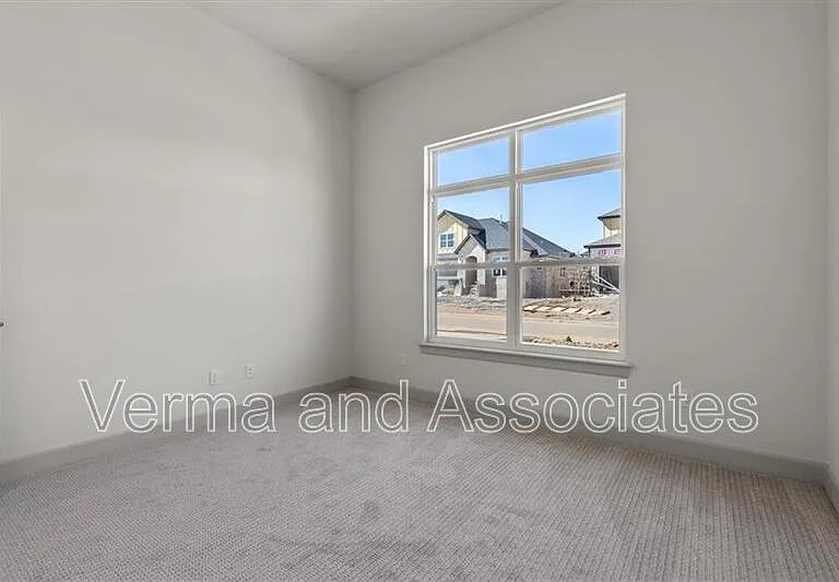 1050 Whistler St — Photo 33