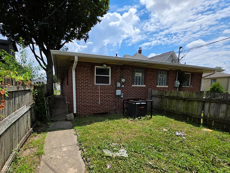 84 S 6th Ave — Photo 12