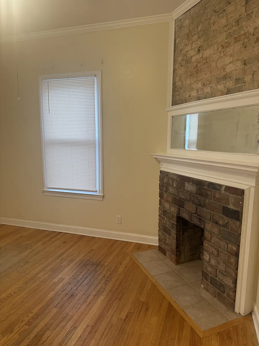 Building Photo - 912 Oak St #1