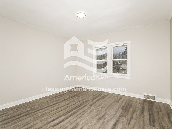 1833589_005_dining_room_3.jpg