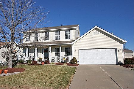 Beautiful 2 Story, Immaculate!
