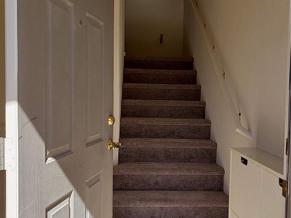Entry to Apt through front door