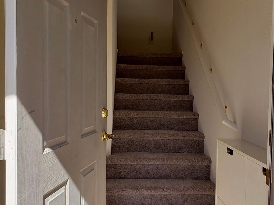 Entry to Apt through front door