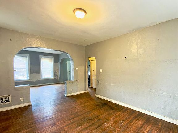 5th image of 3740 Meramec St