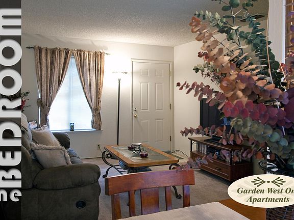 Dinning room to living room