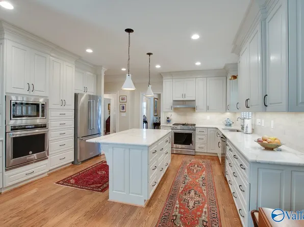 22 Saint James Sq, Huntsville, AL 35801