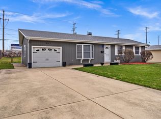 387 Blackhawk Dr, Carol Stream, IL 60188