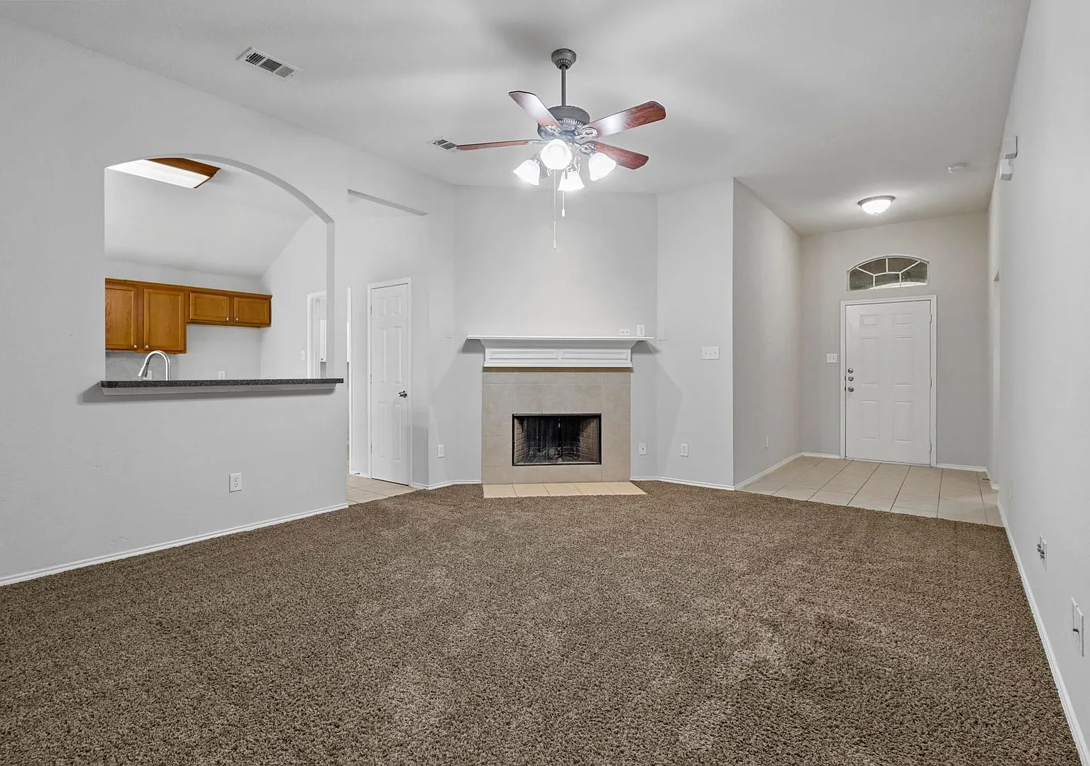 Beautiful 4 Bedroom Home For Lease in Princeton ! — Photo 4