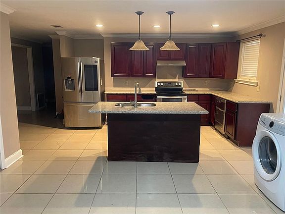 4th image of 3699 Oak Forest Ave