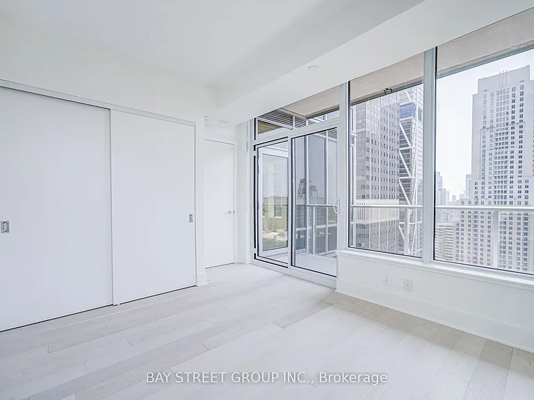 11 Yorkville Ave #2312 — Photo 31