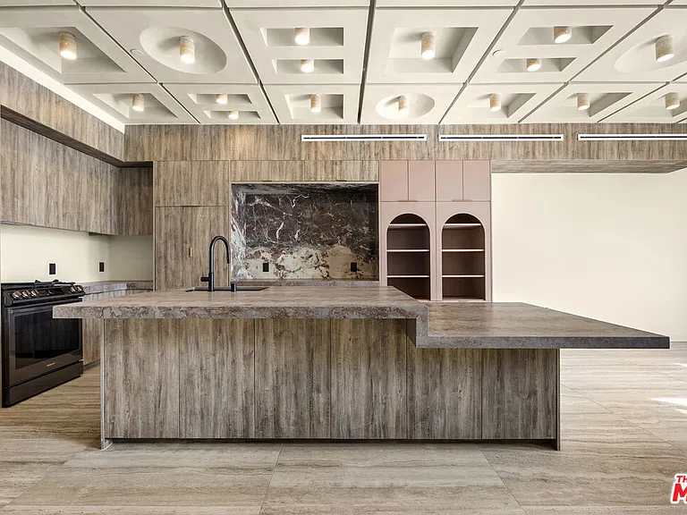 1021 N Ogden Dr #Penthouse 5 — Photo 2