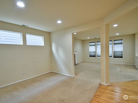 5th image of 3448 Surrey Drive NE