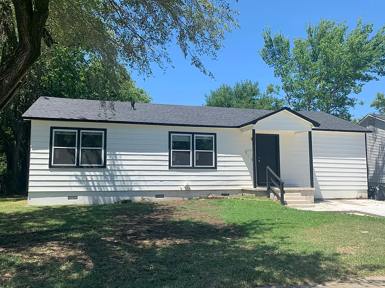 406 N Cedar St — Photo 1