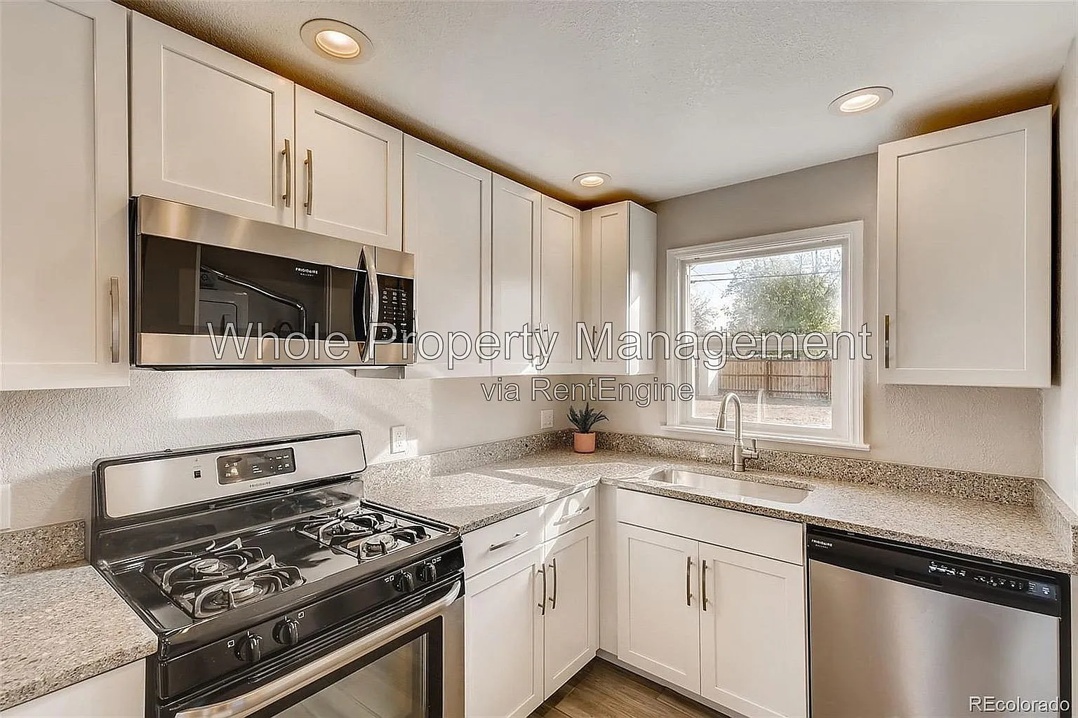 3 bed, 1.0 bath, 900 sqft, $2,125 — Photo 4