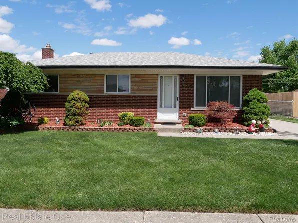 18431 Kenna Dr, Clinton Township, MI 48035