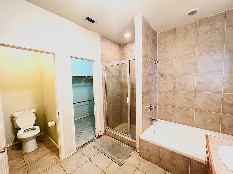 2822 Regency — Photo 17