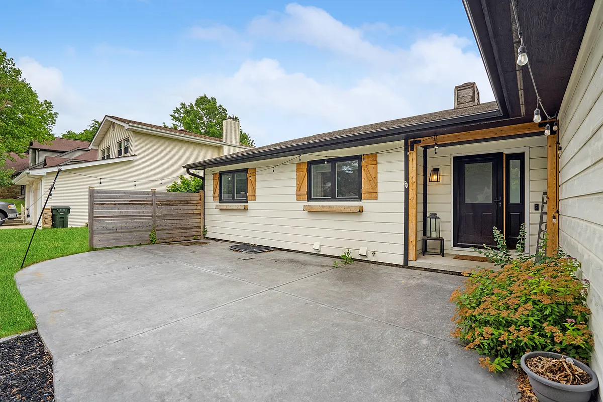 Building Photo - 2310 Yorkshire Dr