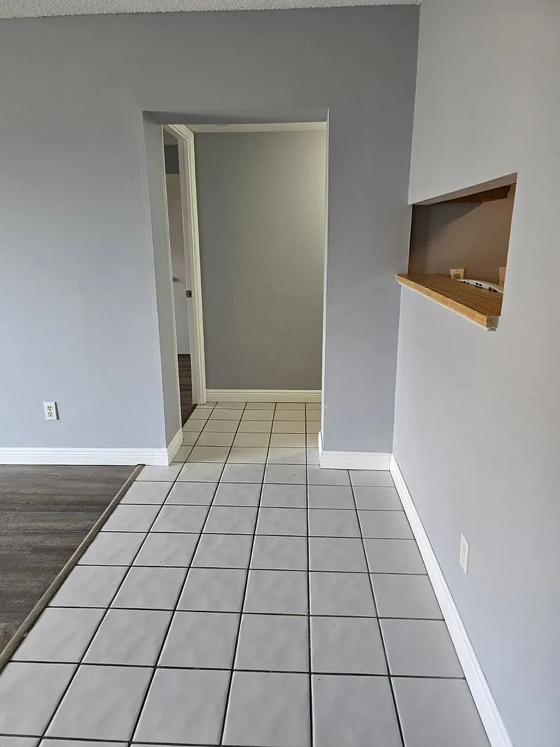 $400 Off First Month Rent! Tampa Racquet Club — Photo 3
