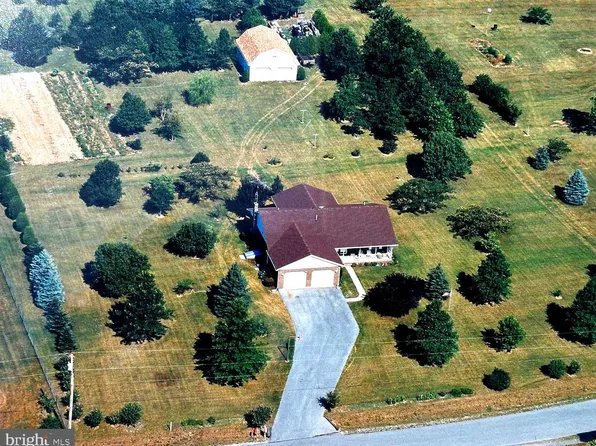 229 Hollis Dr, Gerrardstown, WV 25420