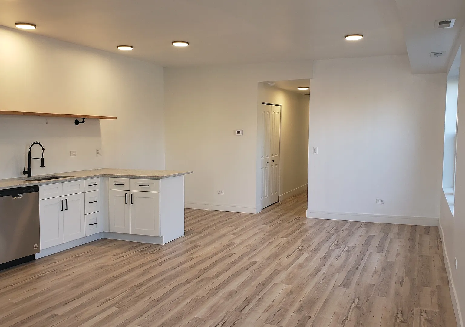 3 bed, 1500 sqft, $2,700 — Photo 3