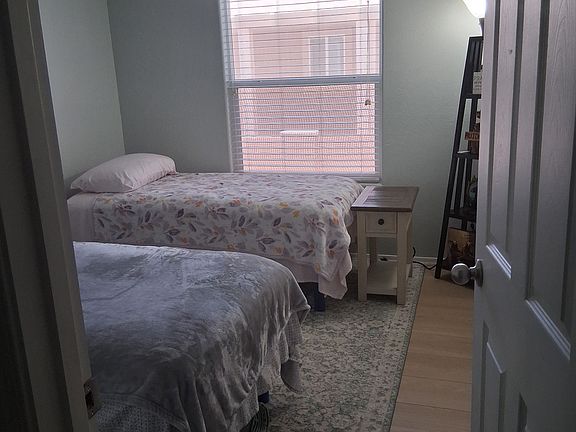 3rd image of 5552 E 34th Pl