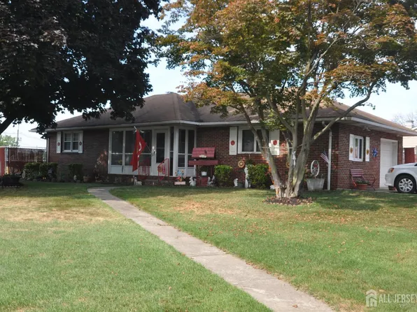 41 Blair Rd, Port Reading, NJ 07064