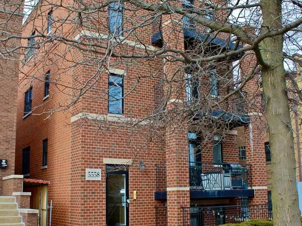 5558 W Edmunds St #1R, Chicago, IL 60630