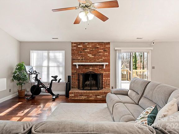 4th image of 714 Mattingwood Dr