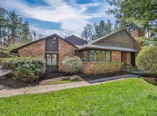 50 Breezewood Cmn #50, East Amherst, NY 14051