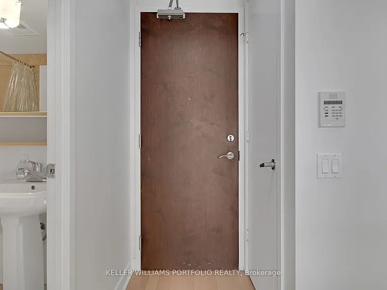 85 Bloor St E #1204 — Photo 3