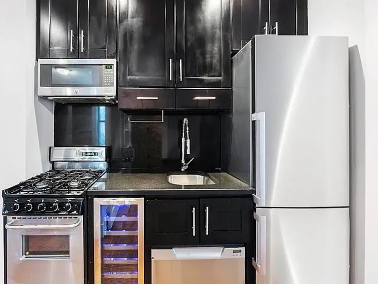 345 W 53rd St #2 — Photo 3