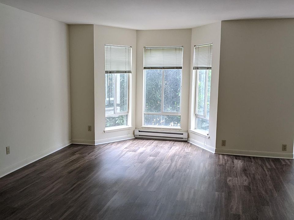 1st image of 1889 Oak St #3
