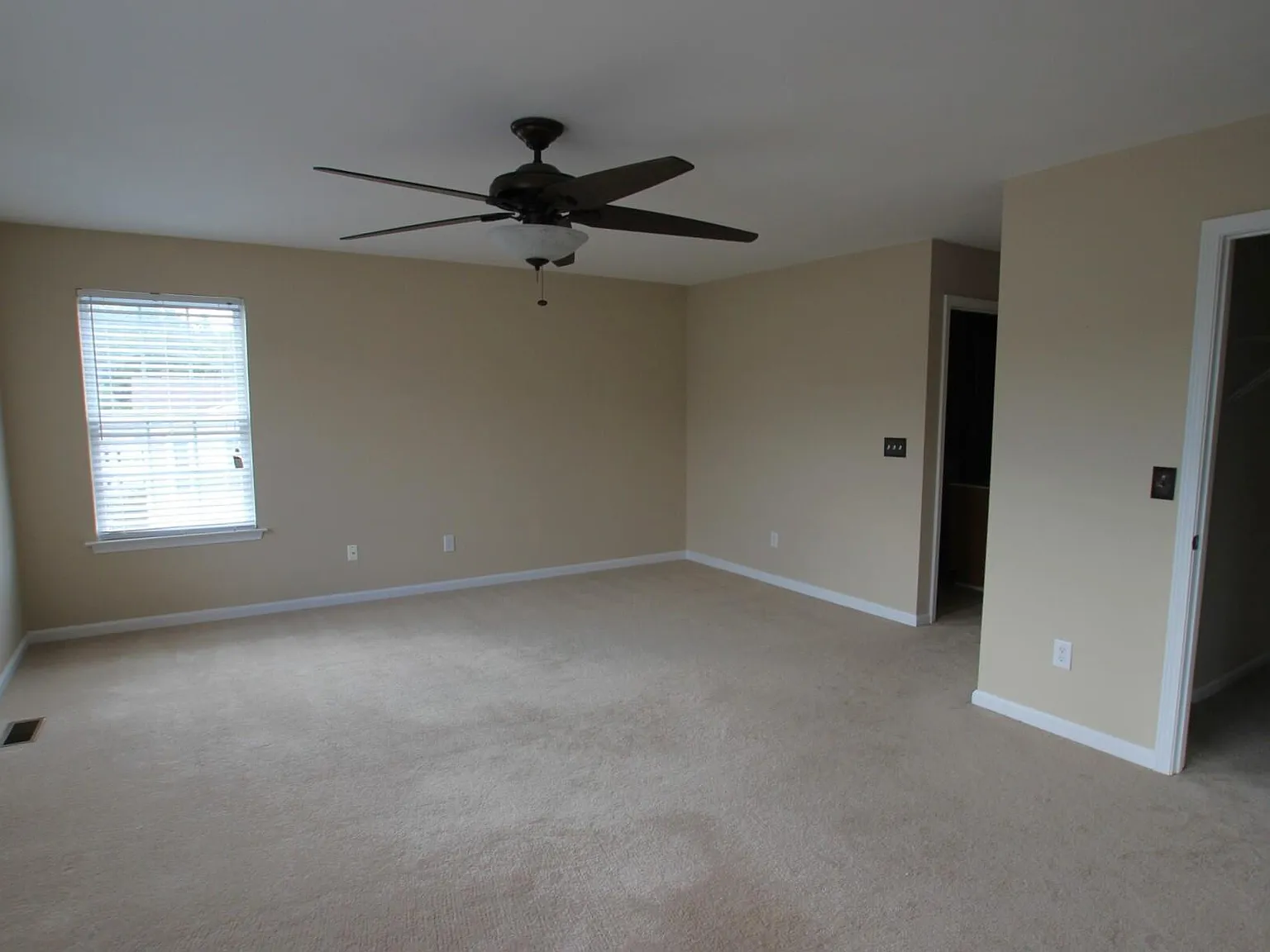 3 bed, 2.5 bath, 1740 sqft, $1,700 — Photo 4