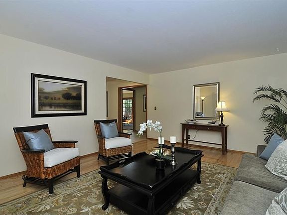 4th image of 1021 Iris Ave