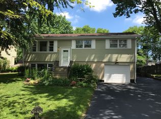 319 Wisconsin Rd, Frankfort, IL 60423