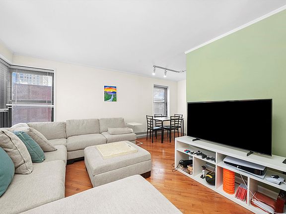5th image of 525 W Aldine Ave APT 301