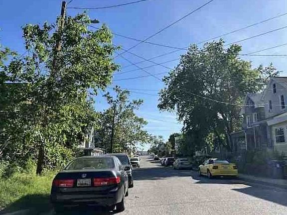 Exterior Neighborhood (street photo)