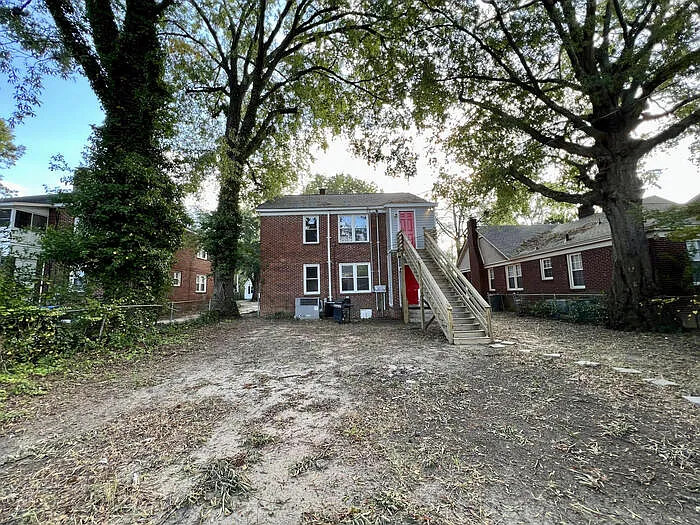 3 bed, 2.0 bath, 1445 sqft, $2,200 — Photo 2